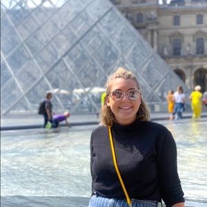 Meet your Posher, Kayla